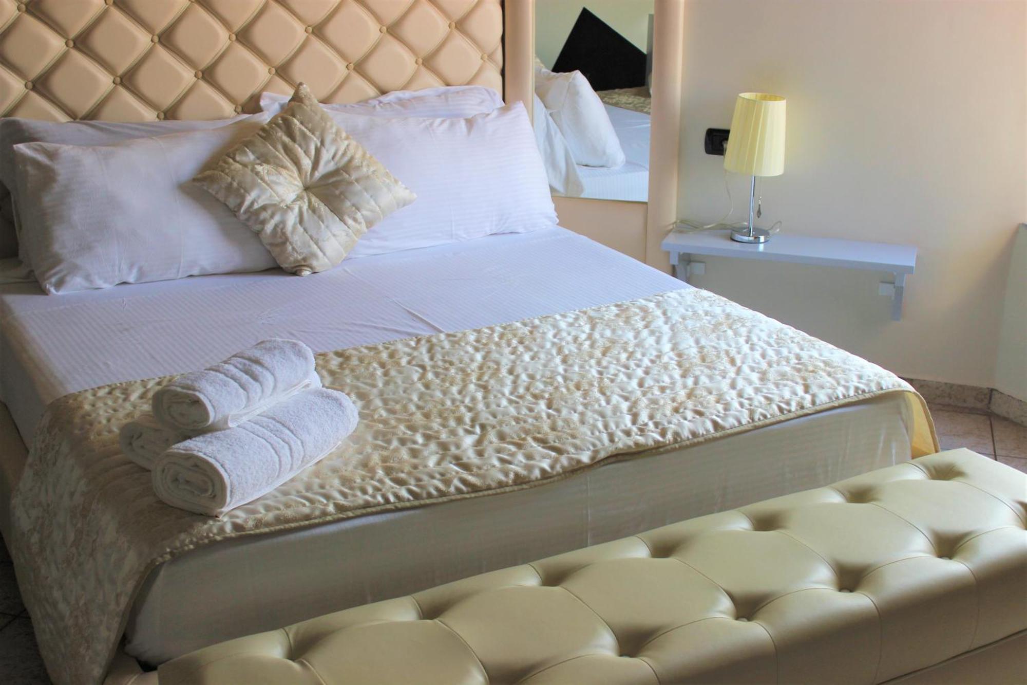 Luander Hotel Tirana Room photo